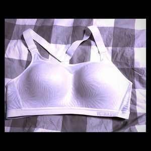 Victoria’s Secret Bra size 40D sports bra